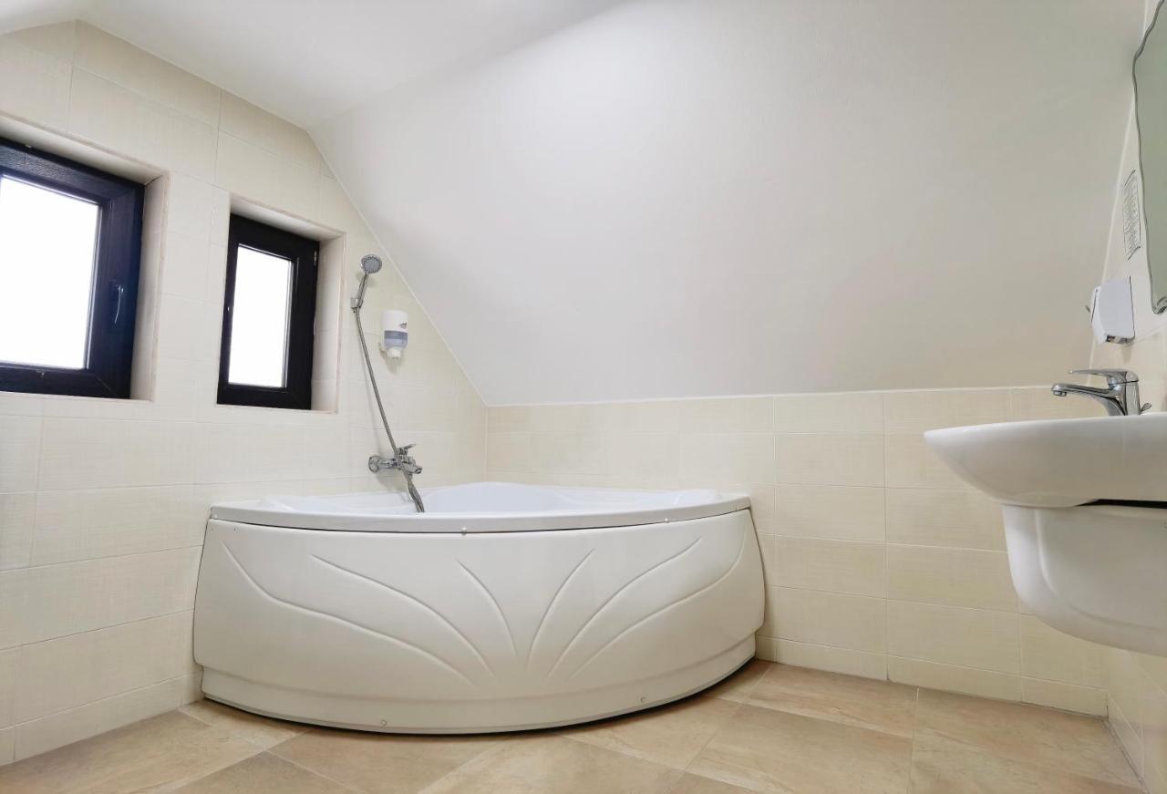 Pensiunea Royal Borşa Extérieur photo